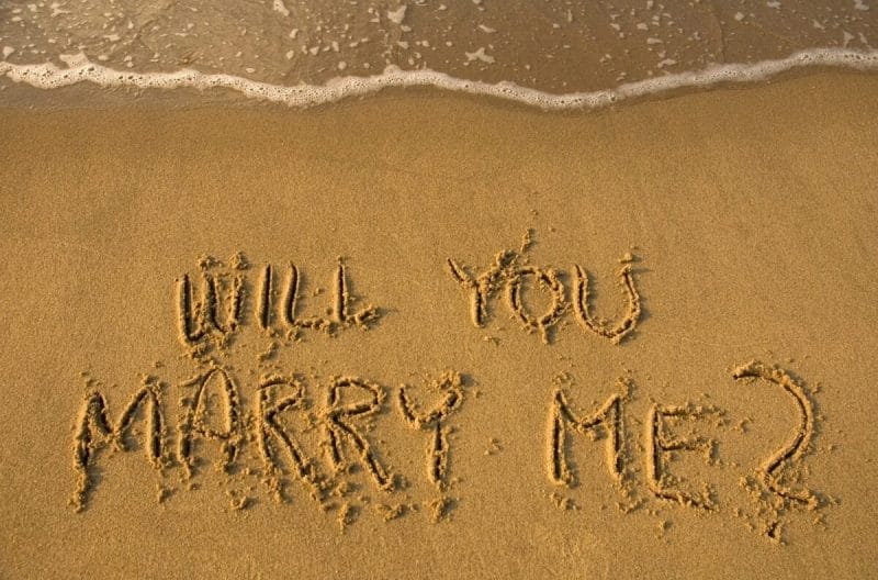Mi Vuoi Sposare Scritto Sulla Sabbia
