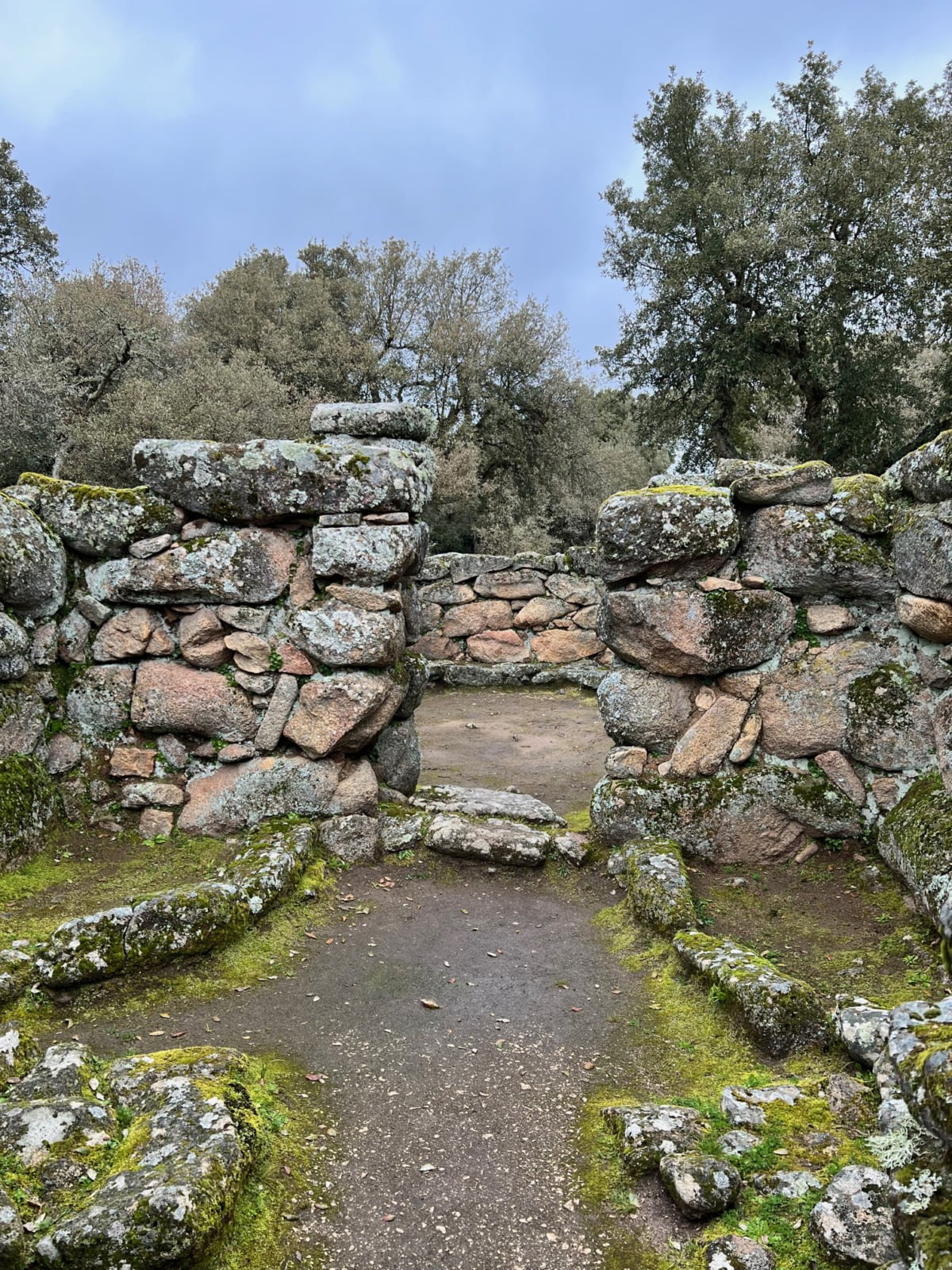 Romanzesu Tempio Megaron